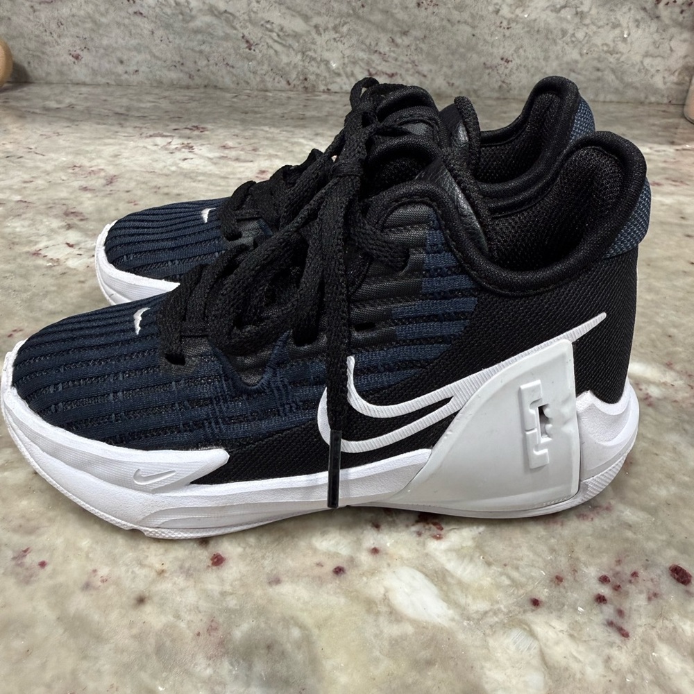 2021 Nike LeBron Witness 6 PS 'Dark Obsidian White'